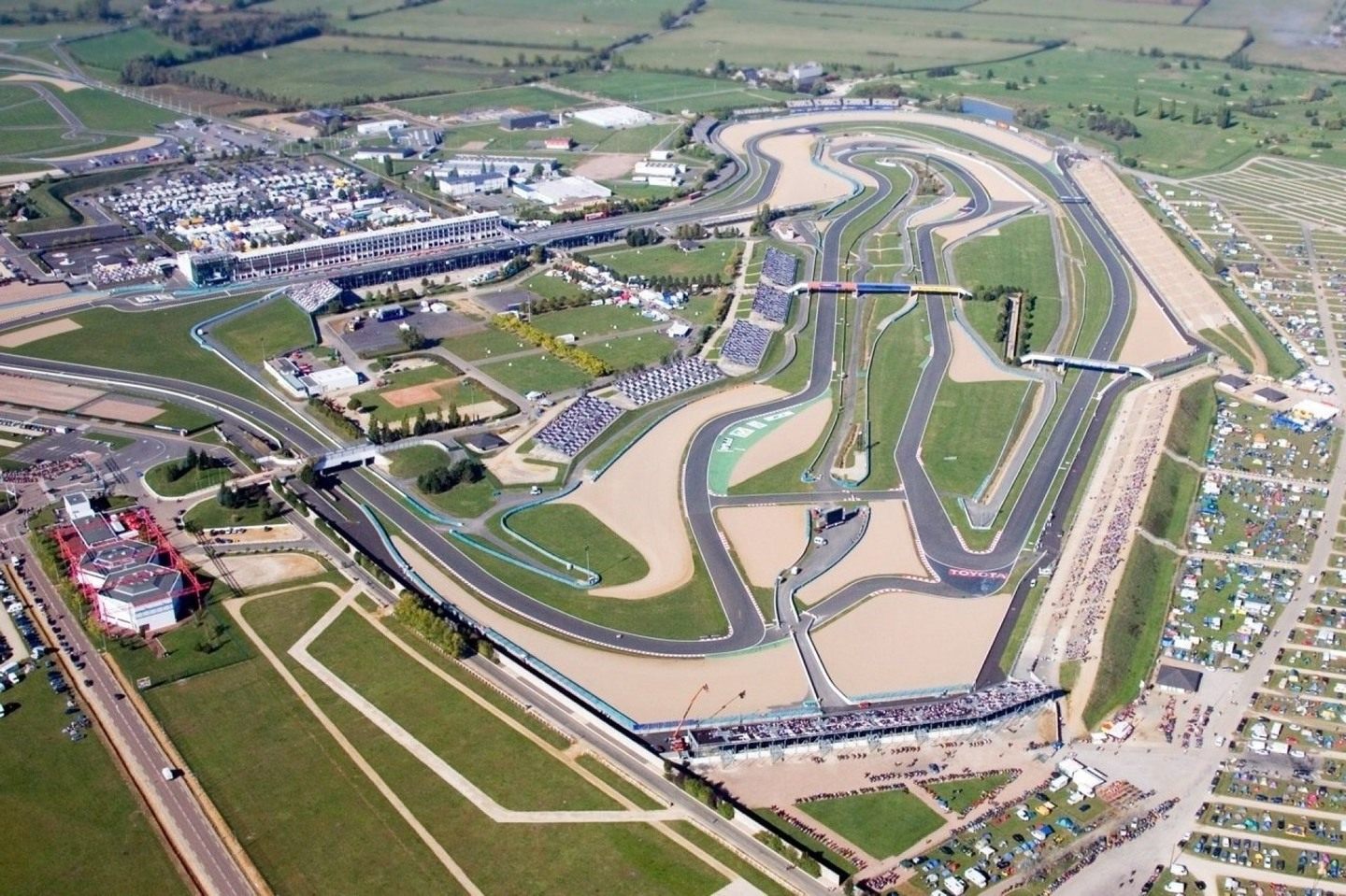 Конфигурация трассы Маньи-Кура была собрана из поворотов с других трасс © Formula 1