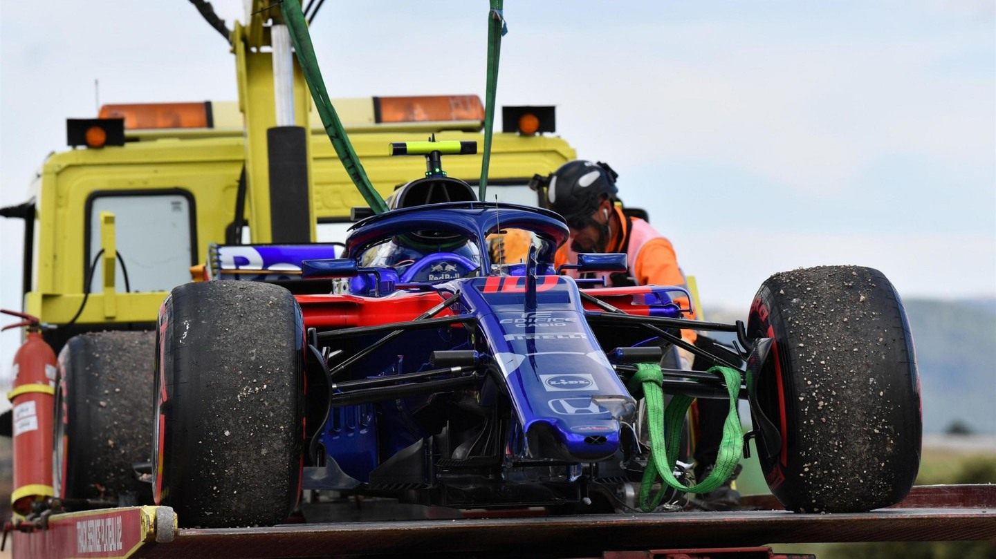 Машина Пьера Гасли после столкновения с Эстебаном Оконом © Formula 1