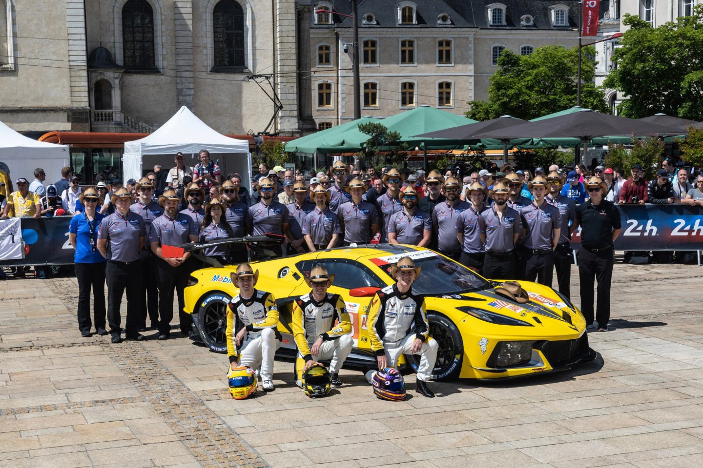 Экипаж Corvette Racing в марафоне «24 часа Ле-Мана» 2023 года © FIA WEC