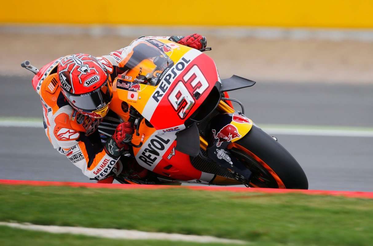 Виньялес и Янноне лидируют на тренировках MotoGP на "Сильверстоуне"