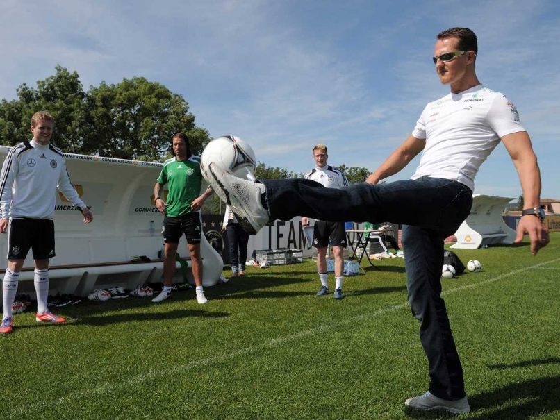 Михаэль Шумахер играл за любительские футбольные клубы в Швейцарии © NDTV