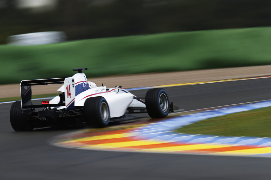 Мэтт Перри быстрейший во второй день тестов GP3 в Валенсии