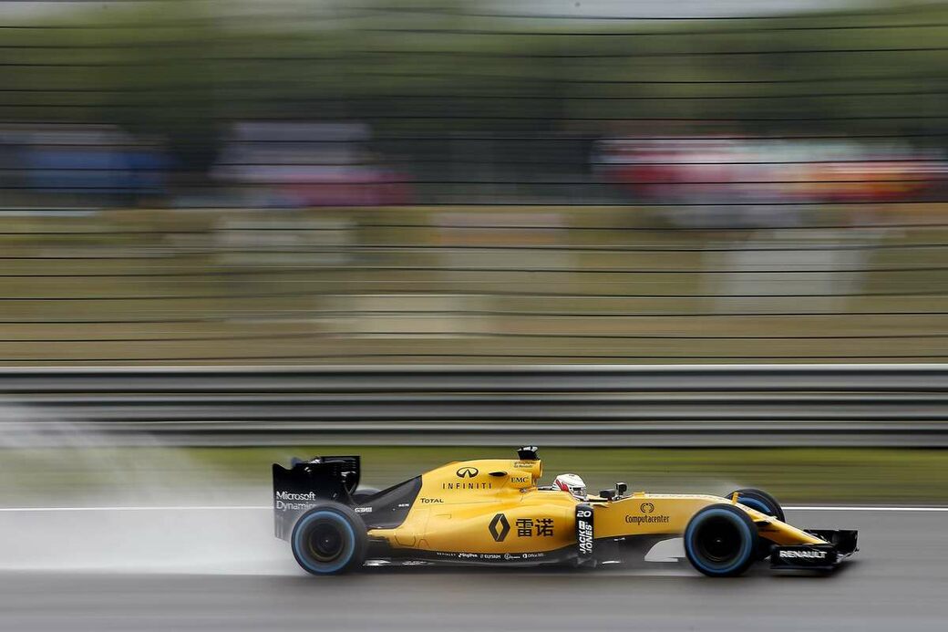 В Renault планируют прекратить работу над автомобилем этого сезона