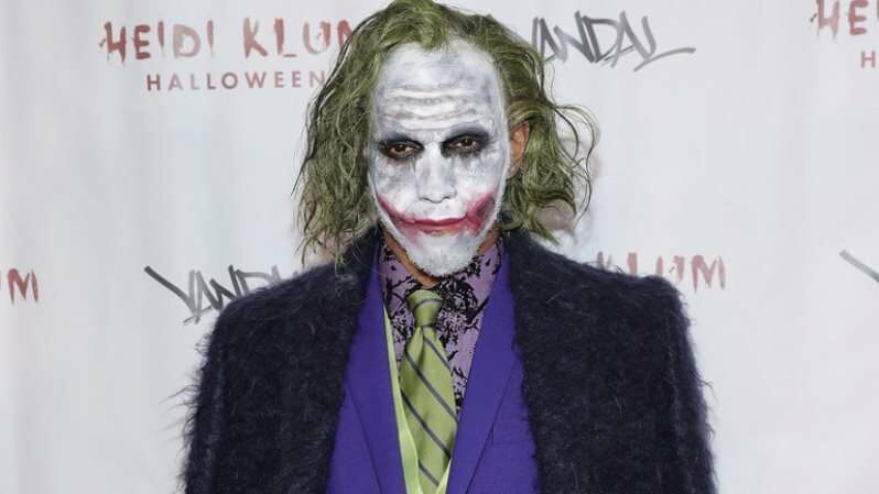 Льюис Хэмилтон отпраздновал Хэллоуин в костюме Джокера