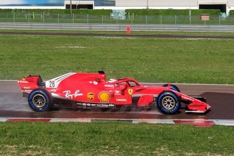 Даниил Квят столкнулся с необычной проблемой на первых тестах с Ferrari