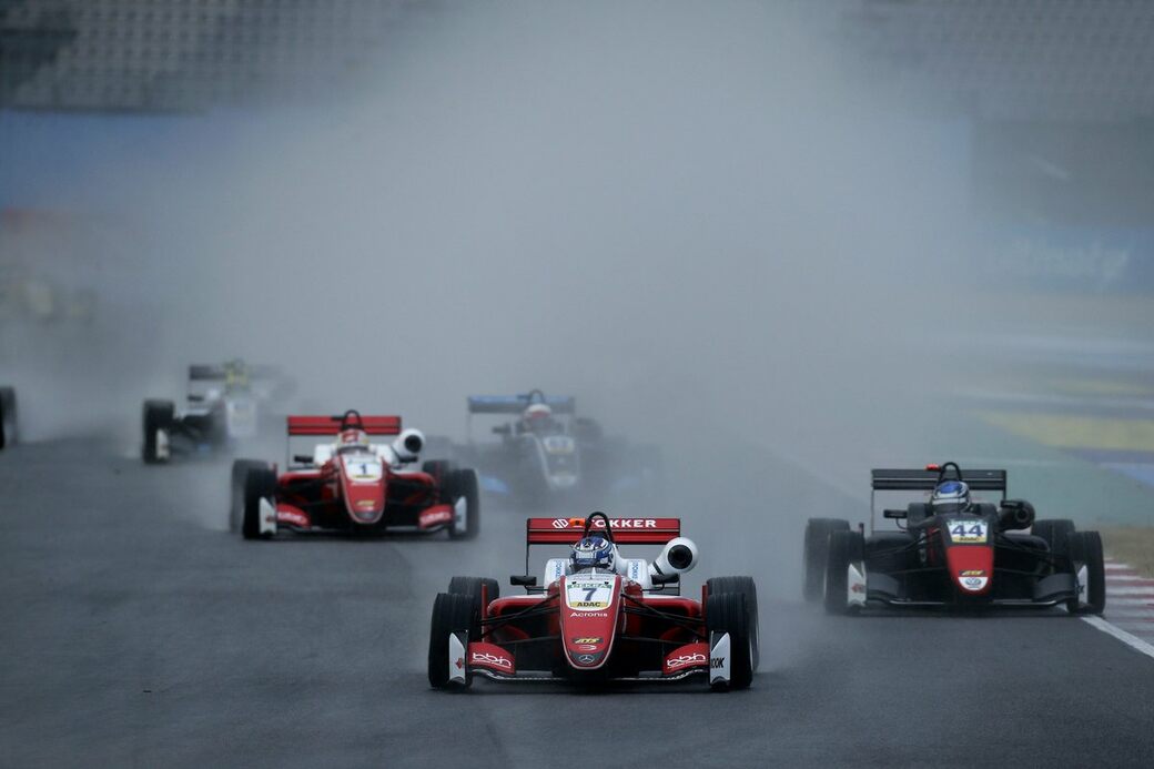 Ральф Арон выиграл заключительную гонку Европейской Формулы 3 в Мизано