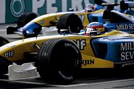 В Renault быстро приспособились к новому квалификационному формату в 2003-м ©LAT