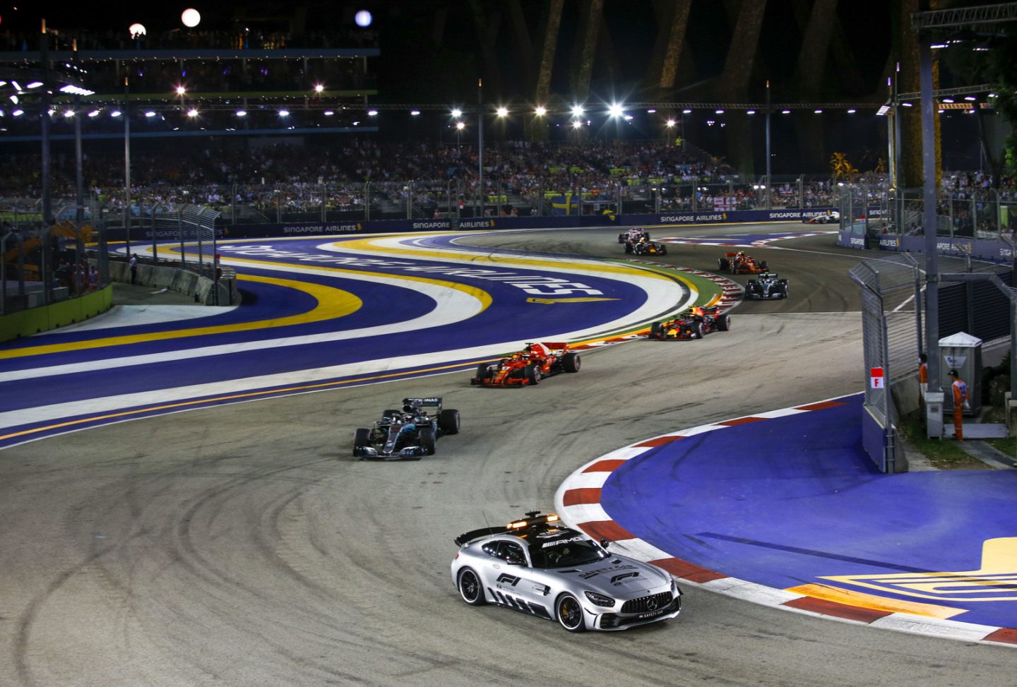 Игра сингапура. Singapore Grand prix. 2018 Singapore Grand prix. Сингапур трасса f1 2019. Гонки в Сингапуре обои.