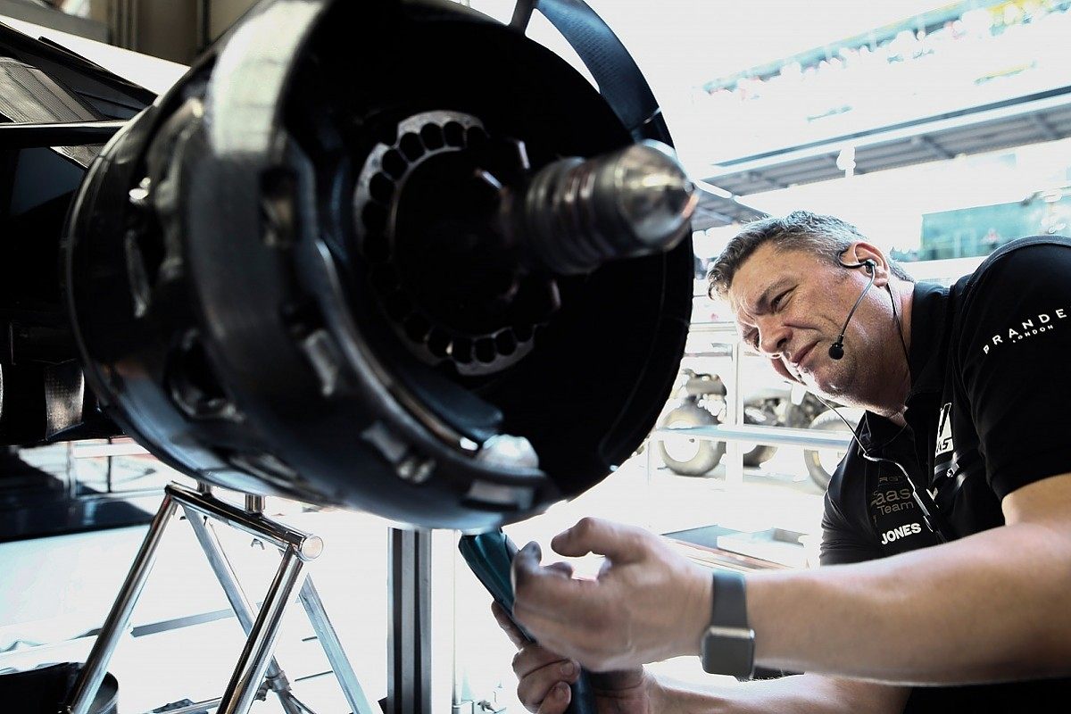 Механик Haas © autosport.com