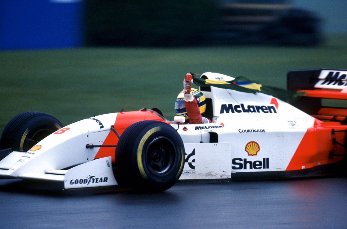 Айртон Сенна после финиша Гран При Европы-1993 © @marksutton65
