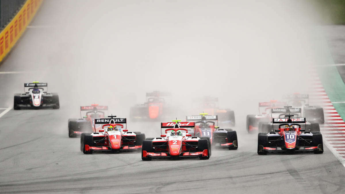 Старт субботней гонки © Formula 3