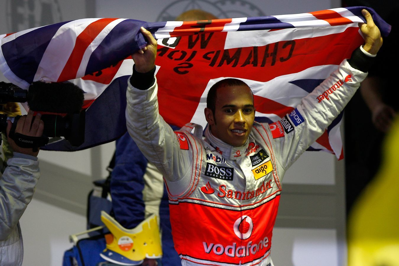 Льюис Хэмилтон празднует первый чемпионский титул © McLaren