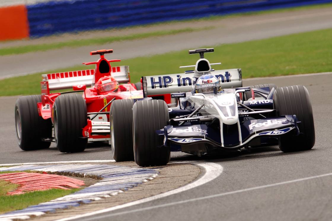 Ник Хайдфельд впереди Михаэля Шумахера на Гран При Великобритании-2005 © XPB Images / Williams Racing