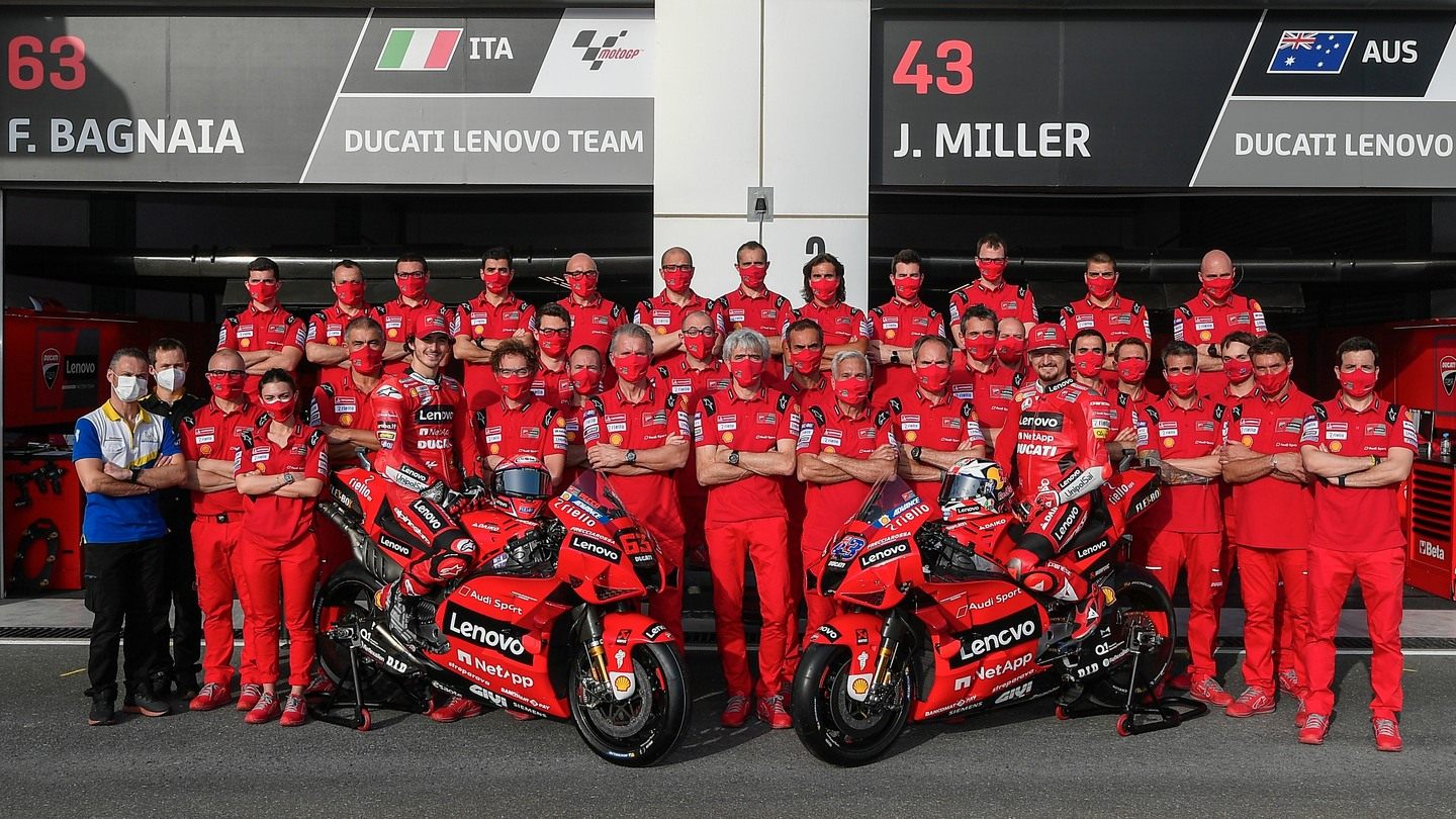 Команда Ducati перед стартом сезона-2021 © Ducati Corse