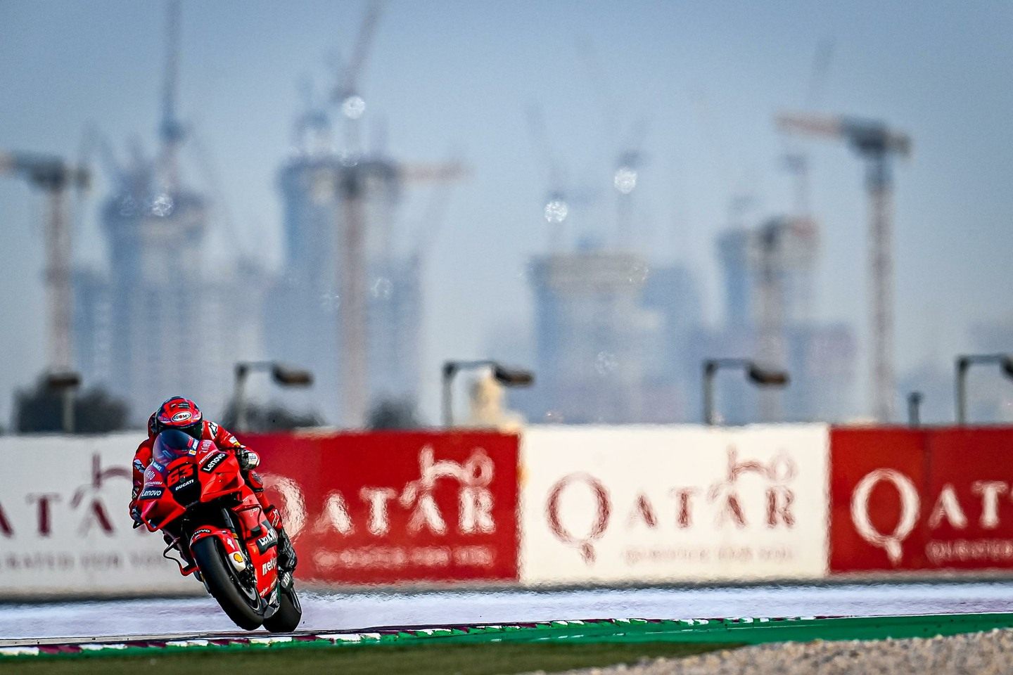 Трасса в Катаре примет две первые гонки сезона-2021 © MotoGP