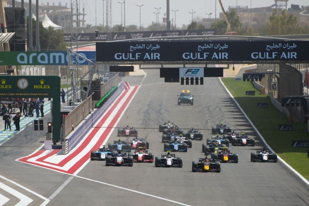 Старт первой гонки Формулы 2 в Бахрейне © Prema