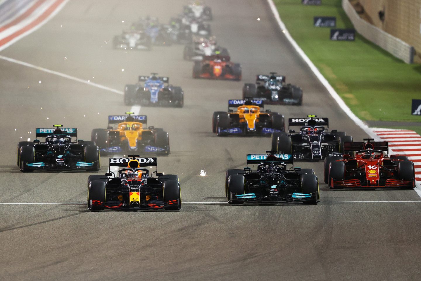 Старт Гран При Бахрейна © Red Bull Content Pool / Getty Images
