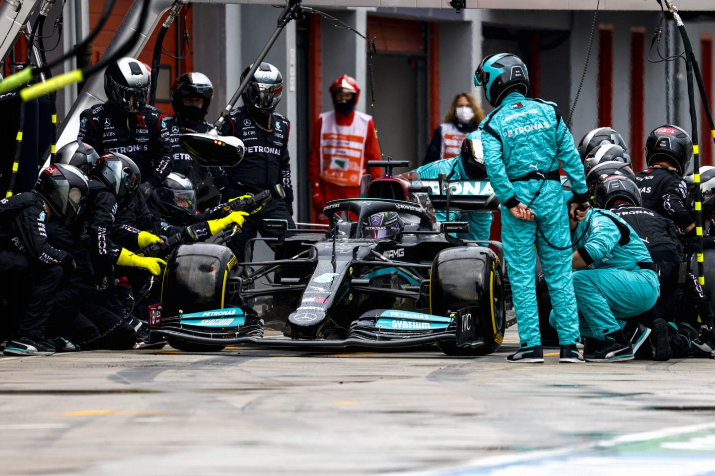Вполне возможно, что не будет разнообразия по тактике и в гонке в воскресенье © Mercedes AMG F1 / LAT Images