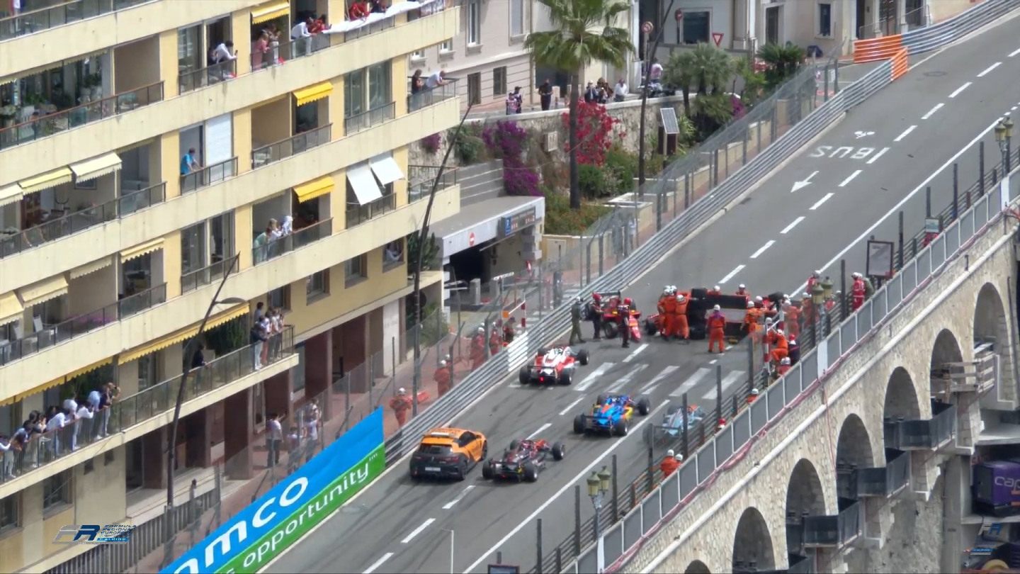 Авария на старте гонки FRECA в Монако © FRECA
