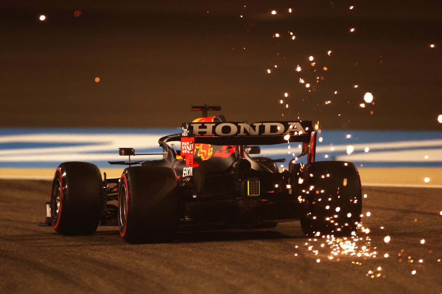 Макс Ферстаппен на предсезонных тестах в Бахрейне © Red Bull Content Pool / Getty Images