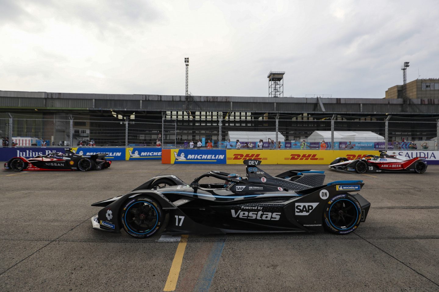Победа в чемпионате 2021 года не удержала Mercedes от решения уйти из Формулы E © Formula E