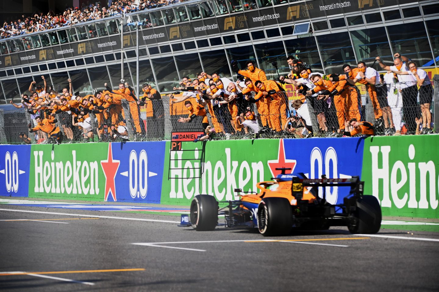 Победный финиш Даниэля Риккардо © McLaren
