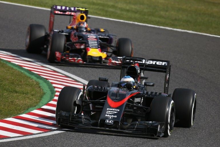 Фернандо Алонсо и Даниил Квят на Гран При Японии 2015 года © McLaren