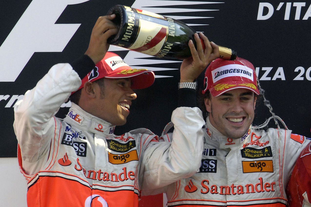 Хэмилтон и Алонсо на подиуме Гран При Италии-2007 © McLaren
