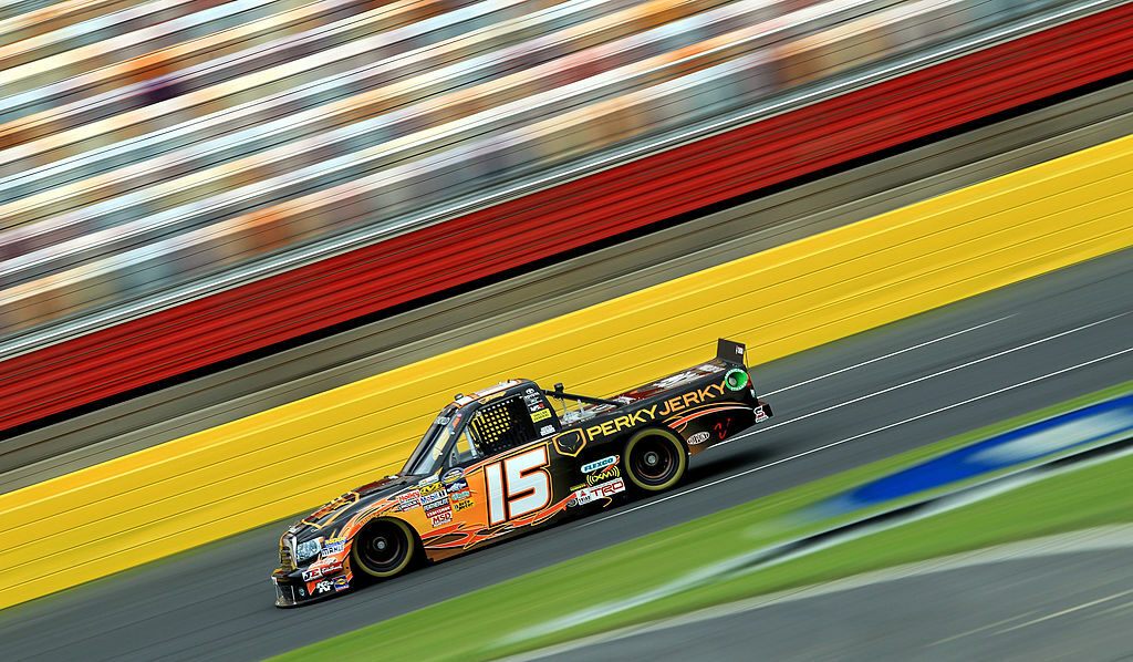 Первую из двух своих гонок в NASCAR в 2011-м Кими Райкконен провел в серии пикапов © Getty Images / NASCAR