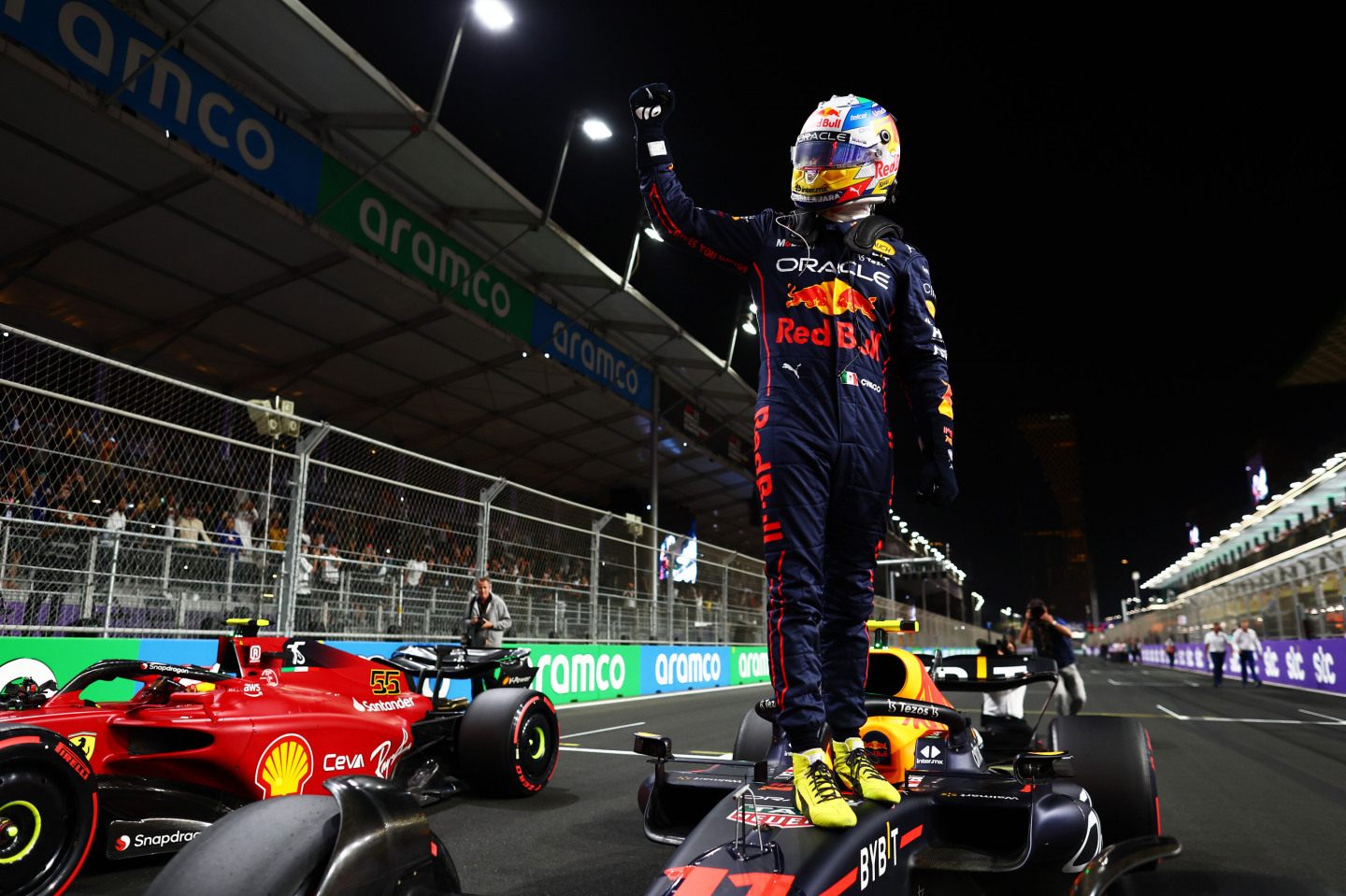 Серхио Перес празднует победу в квалификации Гран При Саудовской Аравии © Red Bull Content Pool