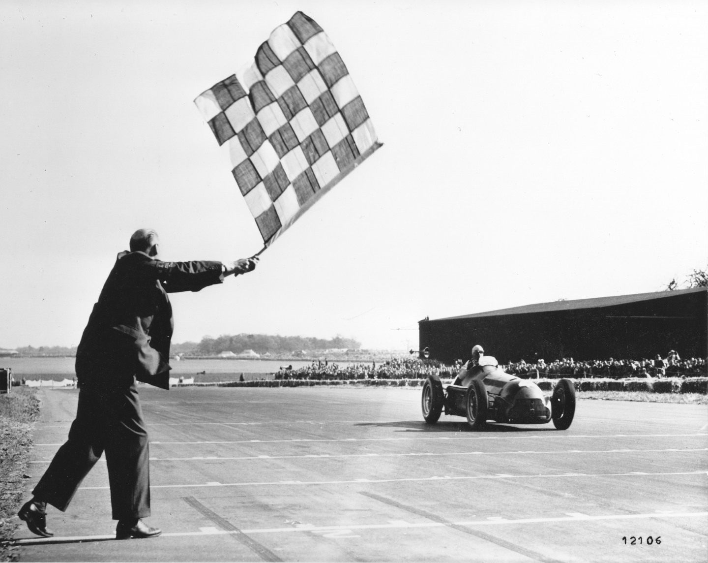 Финиш в Сильверстоуне-1950 © Pirelli