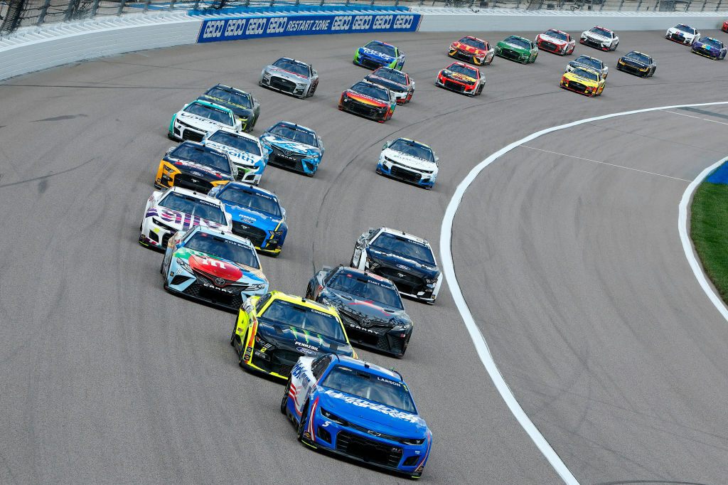В гонках NASCAR участвуют до 40 пилотов © NASCAR