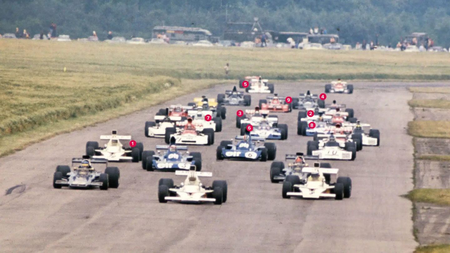 Все участники завала в Сильверстоуне-1973 на прямой Hangar © motorsportmagazine.com