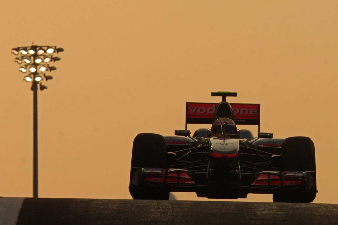 Льюис Хэмилтон финишировал вторым на Гран При Абу-Даби-2010 © F1