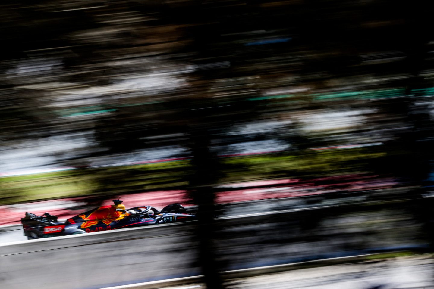 В 2022 году тесты в Барселоне тоже были закрытыми, но заезды в Бахрейне показали в полном объёме © Red Bull Content Pool