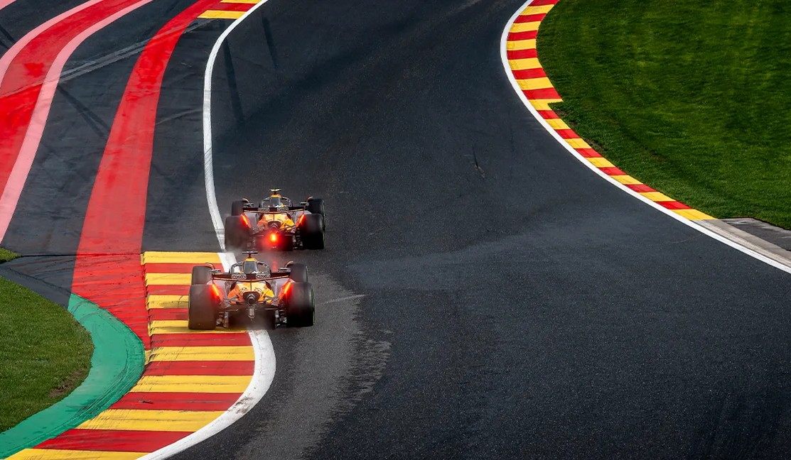 Прижимной силы на машинах Ф1 в 2026 году стало на 30% меньше, лобовое сопротивление снизилось на 50%. © McLaren