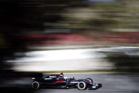 McLaren-Honda проводит тесты лучше, чем в прошлом году, но далеко не идеально