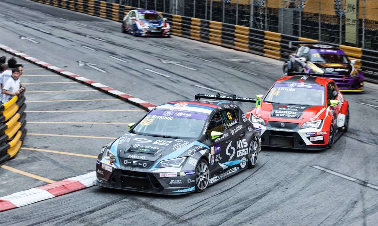 Autosport com ru. Душан Боркович. TCR В автомобиле. TCR машина.