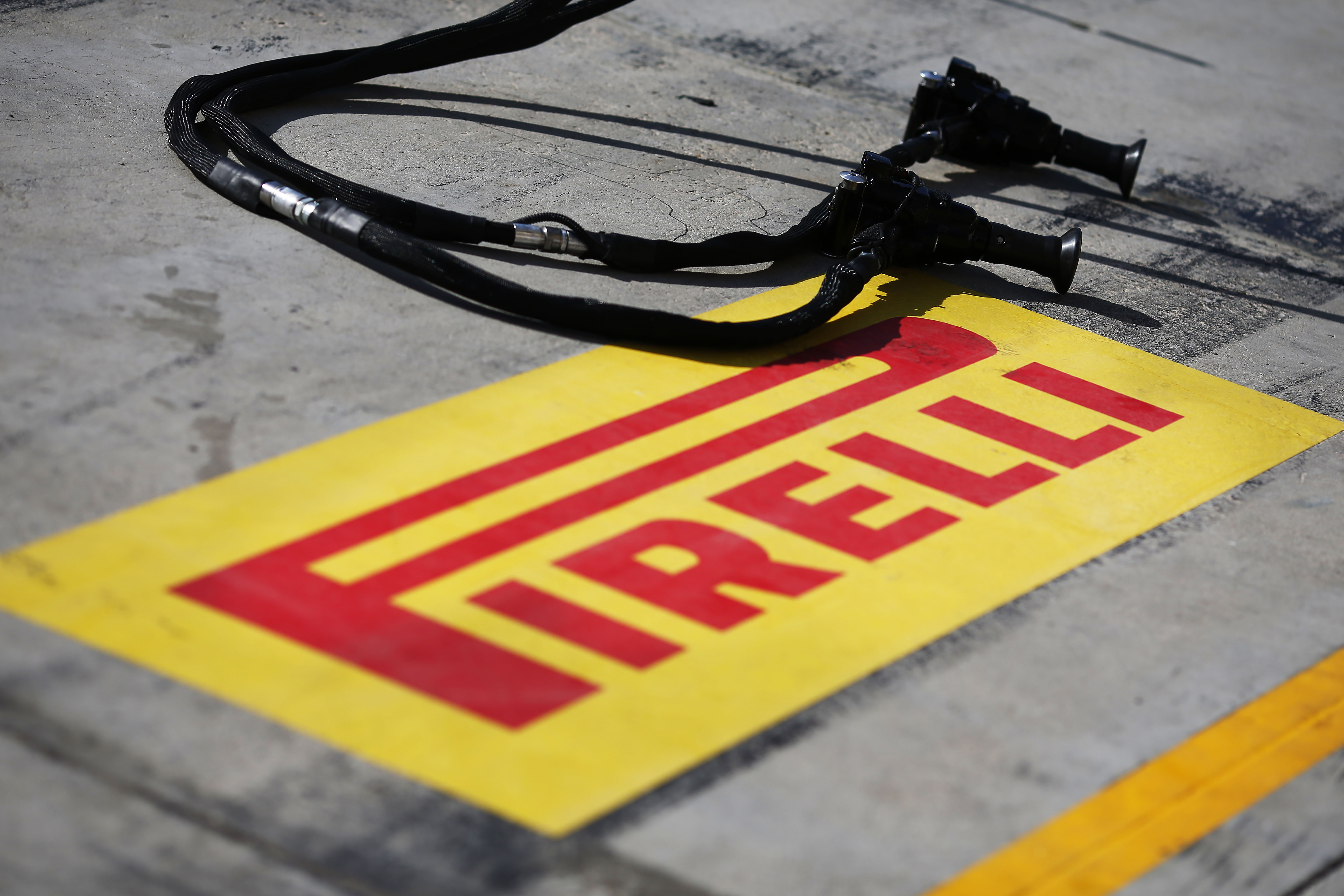 Флаг Пирелли. Флаг Pirelli. 5 Правил безопасности Pirelli. Купить флаг Пирелли.