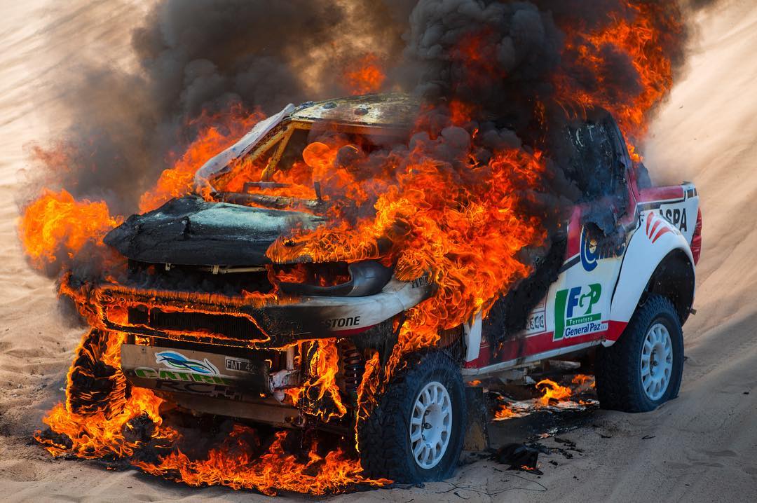 Сгоревшая машина Алисии Рейны © Dcom