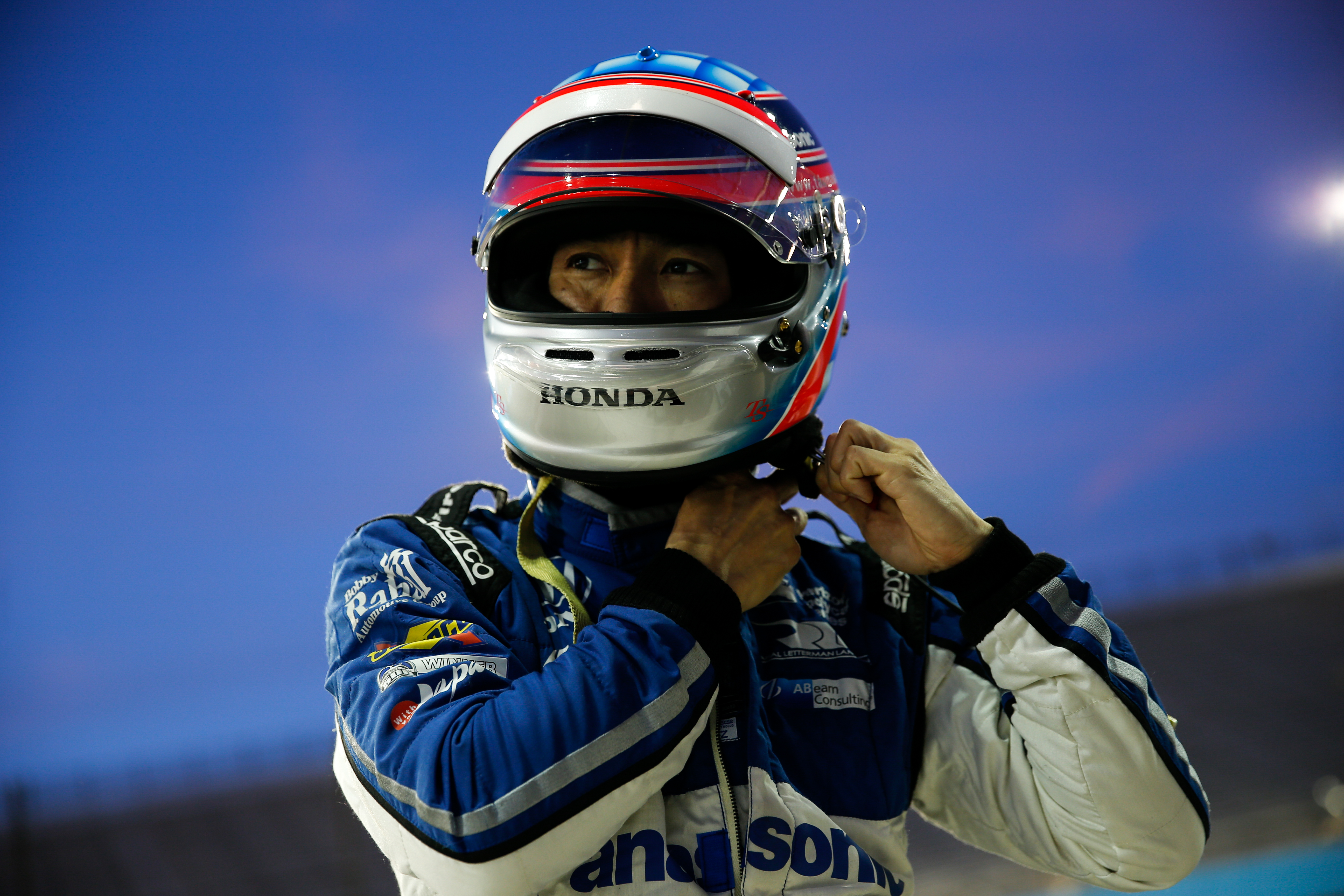 Пилот 9. Такума Сато. Пилот Такума. Takuma Sato Helmet.