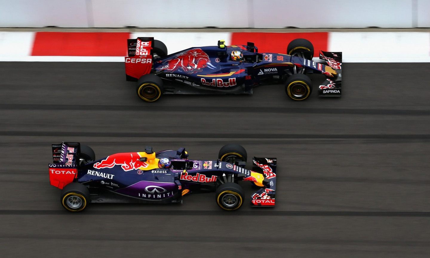 Даниэль Риккардо и Карлос Сайнс на Гран При России-2015 © Red Bull