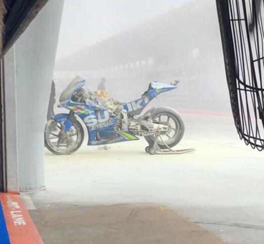 Сгоревший мотоцикл Алекса Ринса © MotoGP
