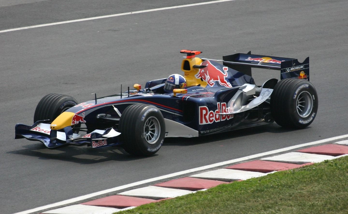 Дэвид Култхард за рулем RB1. 2005 год © Red Bull Contentpool