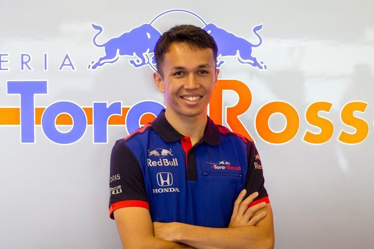 Алекс Албон – второй в истории тайский гонщик Формулы 1 © AMuS