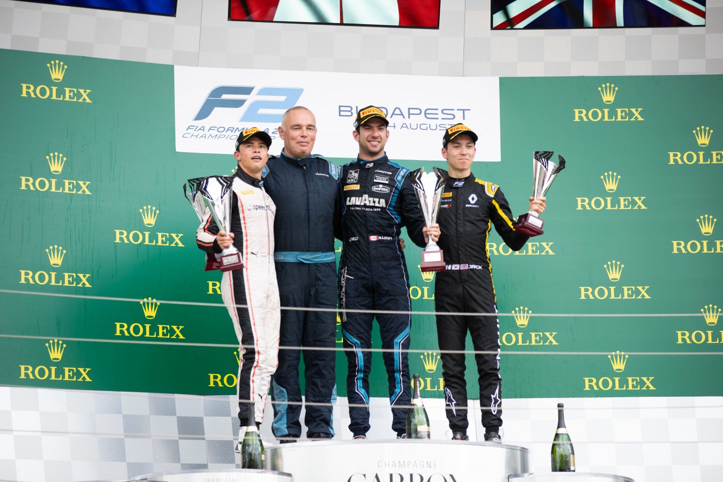 Де Врис, Латифи и Аиткен на подиуме в Венгрии © FIA F2 Championship