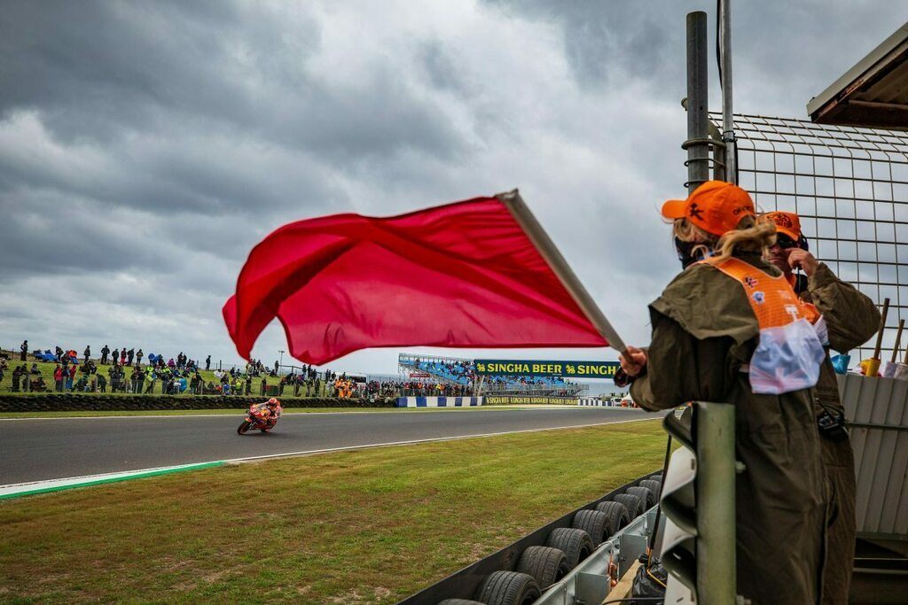 Красный флаг в четвертой тренировке Гран При Австралии © MotoGP