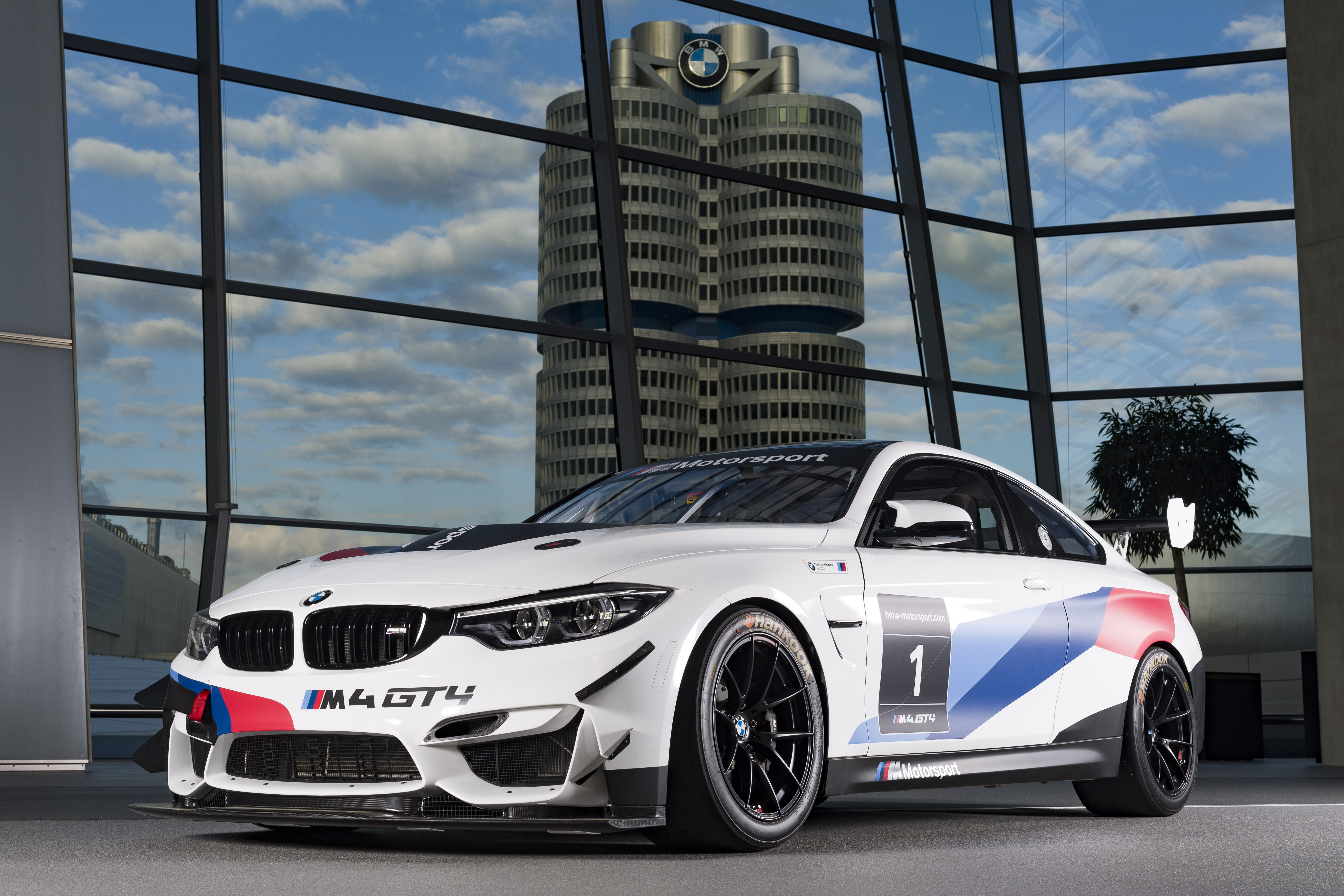 Обои бмв. BMW m4 gt4. BMW m4 2018. BMW m4 gt4 2018. BMW m4 gt3 2022.