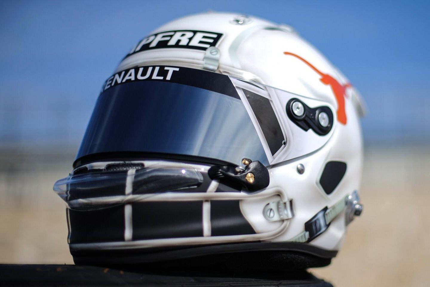 Дизайн шлема Даниэля Риккардо на Гран При США © @ChrisMedlandF1