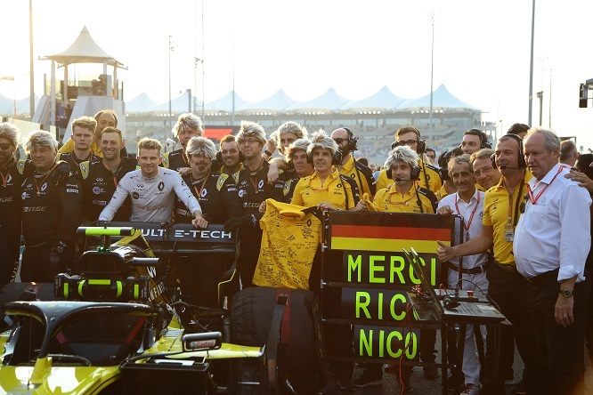 Прощальное фото команды Renault с Нико Хюлькенбергом © Renault